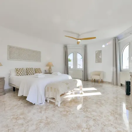 Villa Guzman - Anneida Calpe